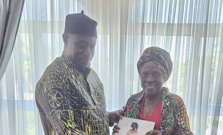 Embaixador de Cameroun no Brasil recebe representante da diáspora camaronesa em Brasília