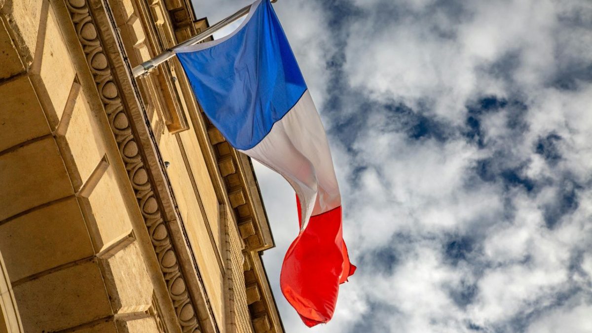 França reafirma apoio à unidade da Síria e saúda cessar-fogo entre forças sírias