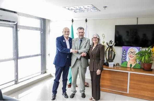 Embaixador do México discute cooperação cultural e educacional com o Governo do DF