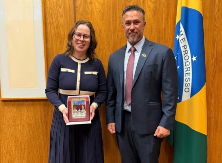 Embaixador dos Emirados Árabes Unidos reúne-se com representante do Itamaraty