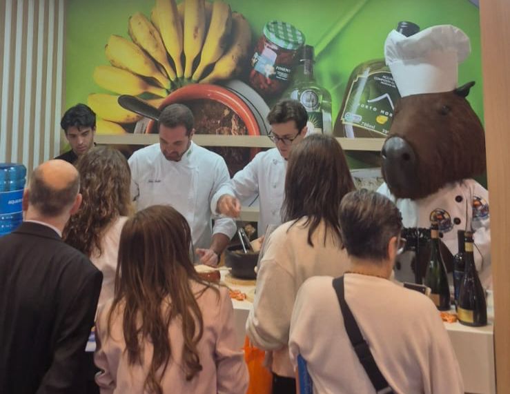 Curitiba amplia presença no mercado europeu com participação em feira e novo voo direto