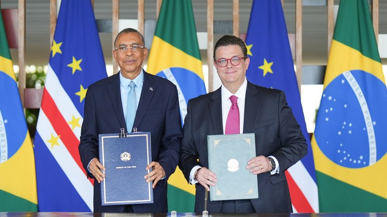 Brasil e Cabo Verde assinam Acordo de Previdência Social e asseguram proteção a trabalhadores imigrantes