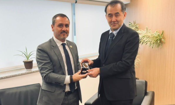 Diretor-geral recebe embaixador japonês em visita à sede da PF