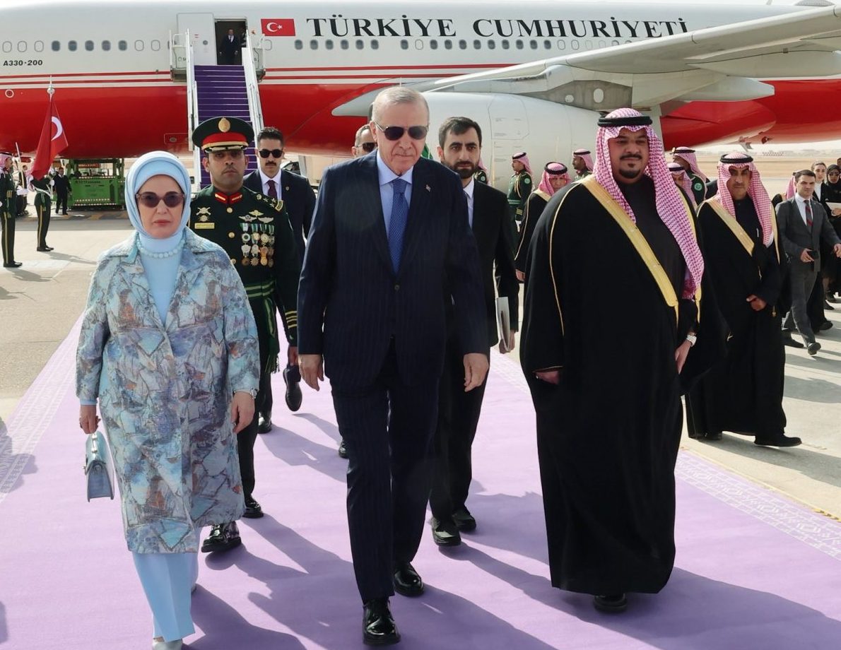 Arábia Saudita e Turquia reforçam parceria estratégica em visita oficial de Erdoğan