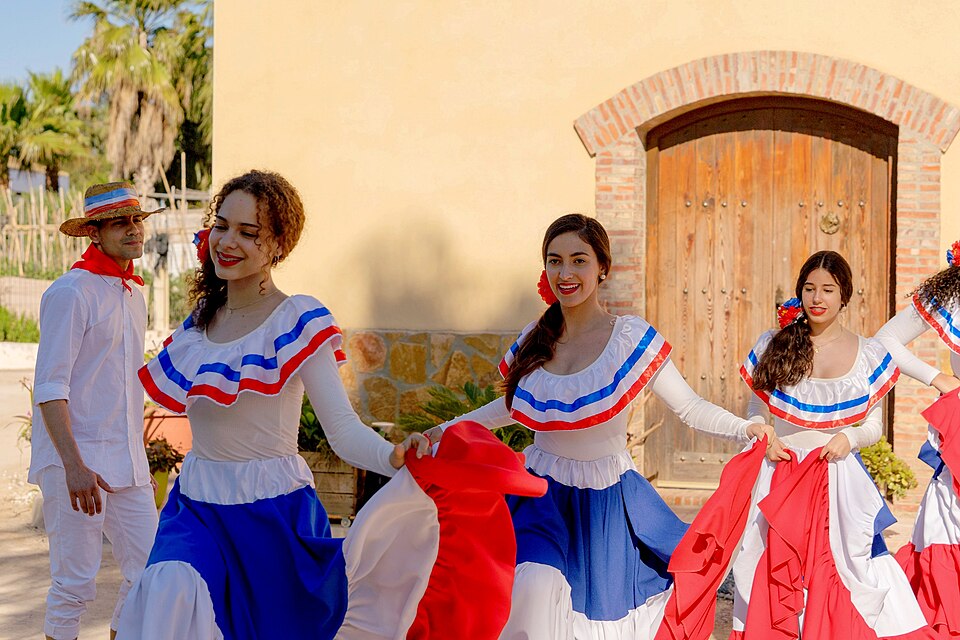 Entre cores, versos e ritmos: a força cultural da República Dominicana