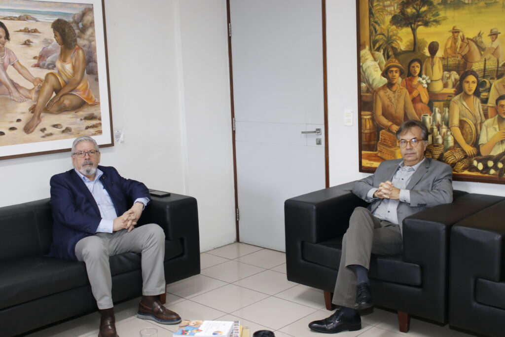 Presidente do TCE-PB recebe visita do cônsul da Embaixada de Portugal em Pernambuco