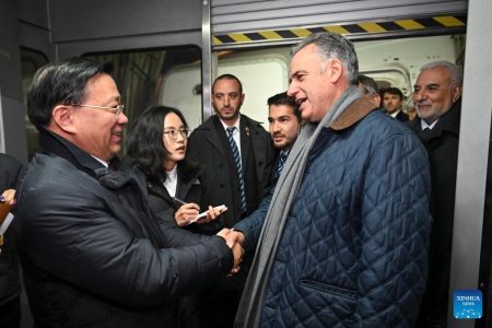 Presidente do Uruguai chega a Beijing para visita de Estado