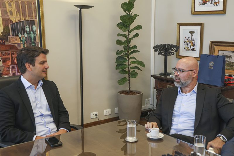 Eduardo Pimentel discute parcerias internacionais com o embaixador do Azerbaijão no Brasil