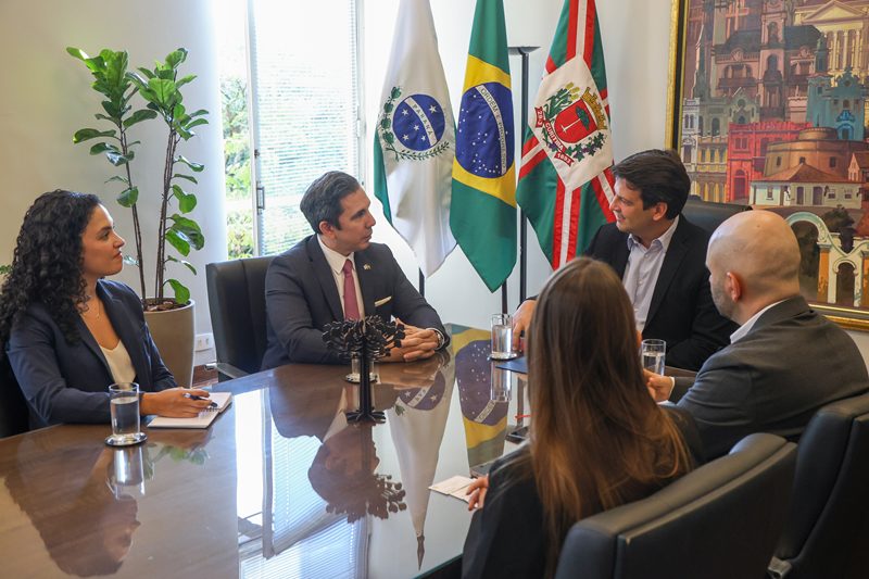 Cônsul dos EUA elogia projetos de mobilidade urbana de Curitiba