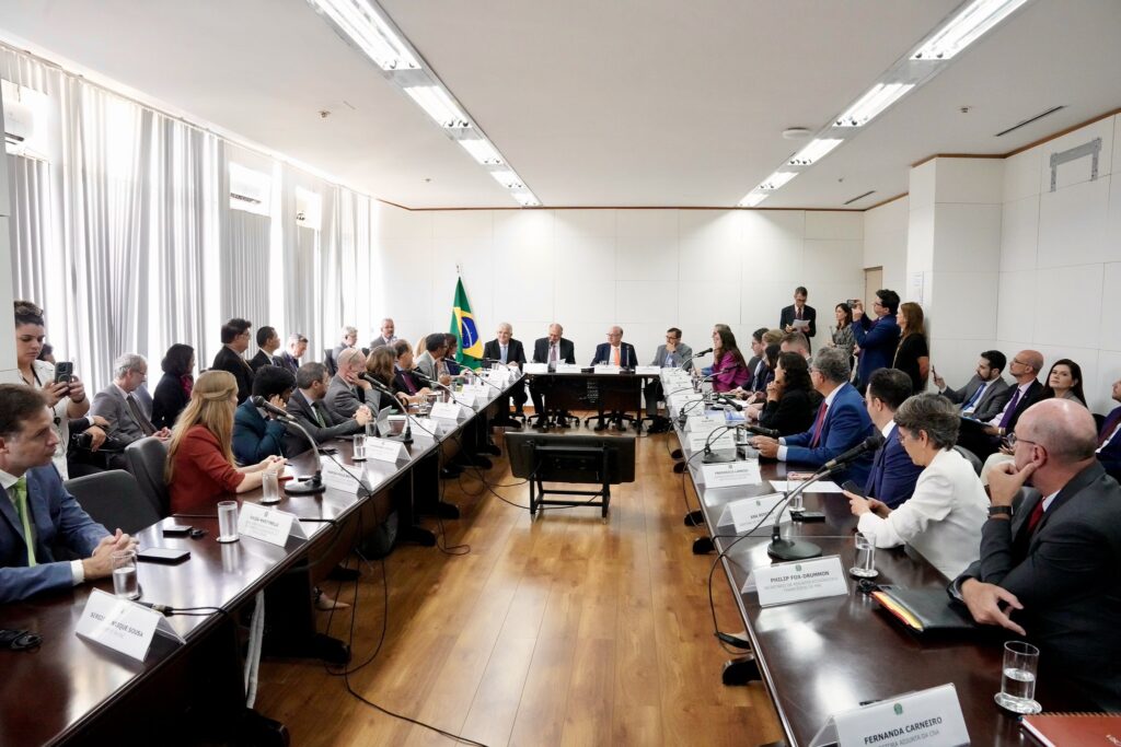 CNC acompanha anúncios estratégicos do MDIC para ampliar investimentos e fortalecer o comércio exterior