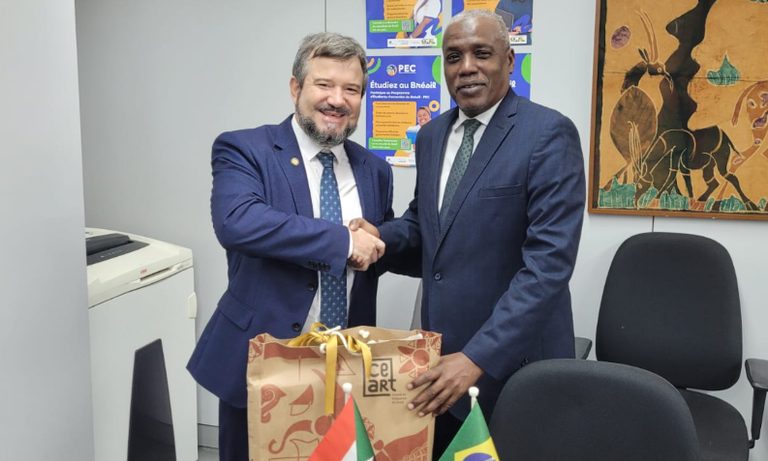 MEC recebe Embaixador do Sudão e discute cooperação educacional