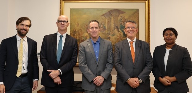 TRE-RJ recebe visita do cônsul-geral dos EUA