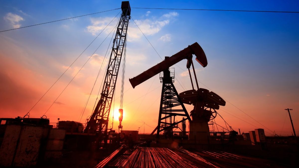 Oito países da OPEP+ anunciam retomada gradual da produção de petróleo a partir de abril
