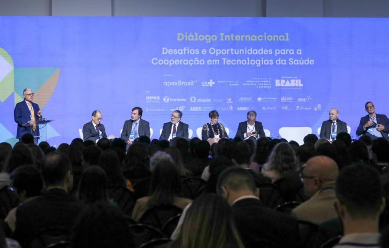 OPAS destaca papel da cooperação internacional e dos Fundos Rotatórios em evento sobre tecnologias em saúde no Rio de Janeiro