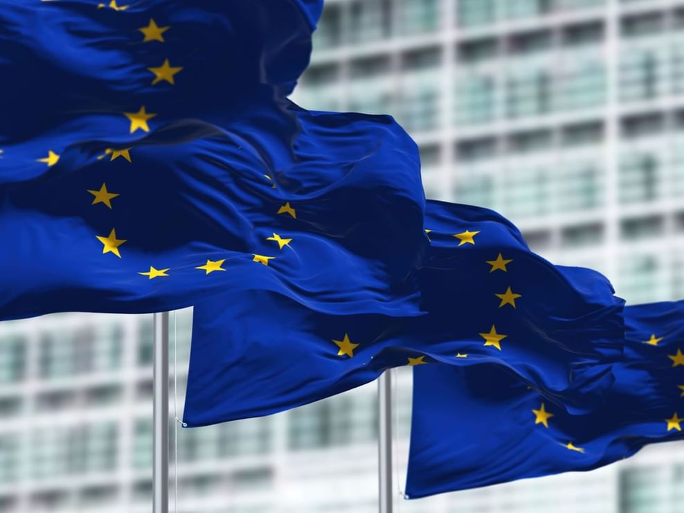 Importações de energia da UE diminuem em 2025 em meio à mudança na oferta