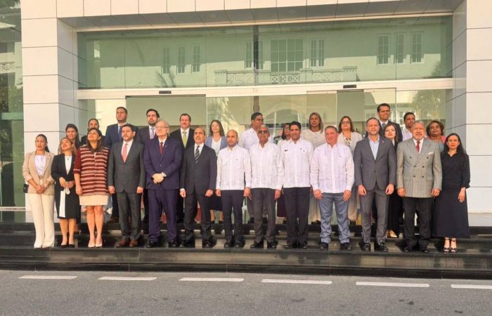 Paraguai e República Dominicana fortalecem relações bilaterais em reunião política