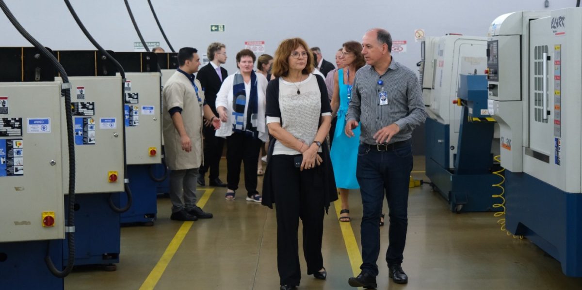 “Queremos continuar e intensificar nossa parceria”, diz Embaixadora da Alemanha em visita ao Senai de Gravataí