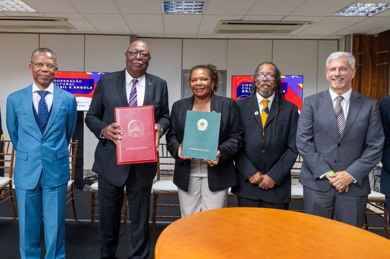 Brasil e Angola assinam acordos culturais e abrem ao público documentos históricos sobre a escravidão