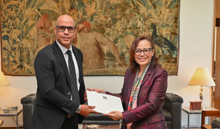Ike Desmond Antonius é o novo Embaixador do Suriname no Brasil