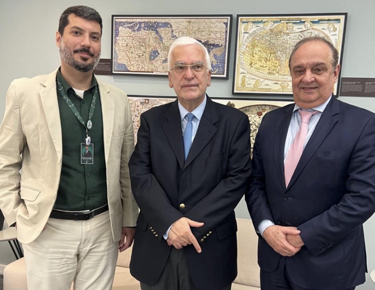 Embaixada de Chipre e CAERJ discutem aliança estratégica para impulsionar negócios bilaterais