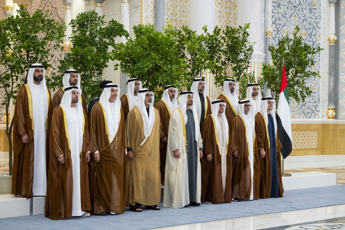 Novos membros do Conselho Executivo de Abu Dhabi tomam posse diante do presidente dos Emirados Árabes Unidos