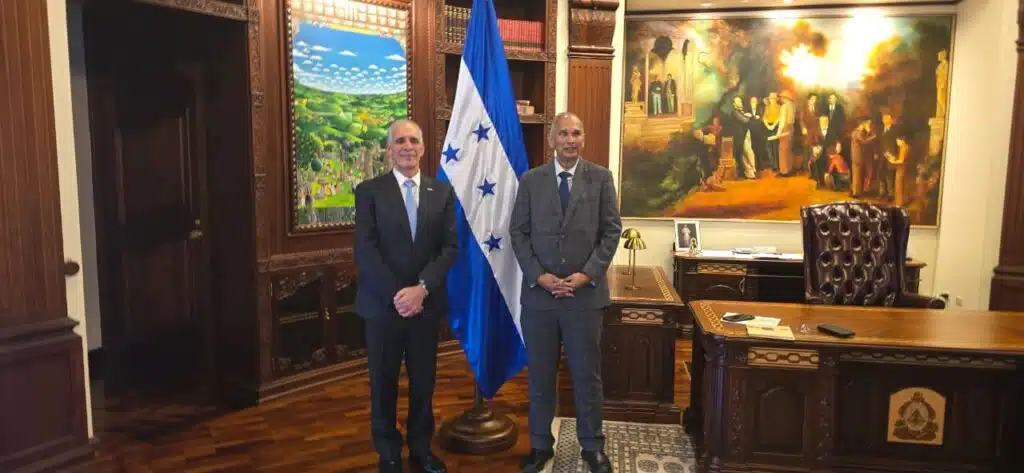 Em visita ao Presidente Tito Asfura, o Diretor Geral do IICA comprometeu-se a fornecer apoio técnico para a transformação da agricultura de Honduras