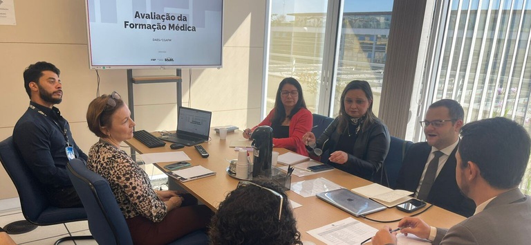 Inep recebe delegação do Paraguai para intercâmbio sobre avaliação da formação médica