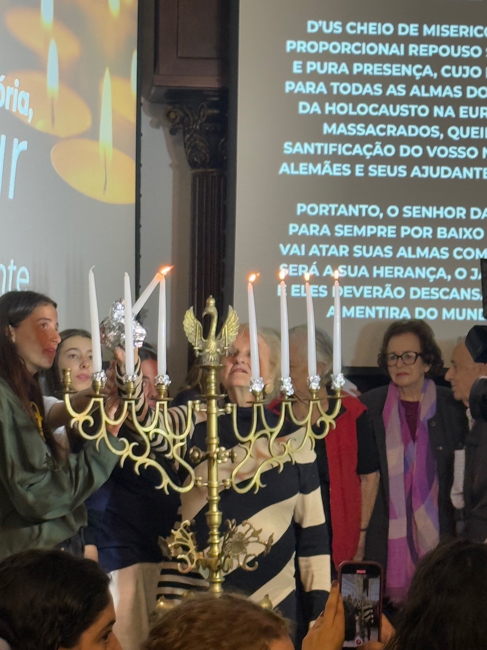 Cerimônia de Yom HaShoá vai homenagear sobreviventes do Holocausto e marcar a abertura de exposição sobre os “bebês de Dachau”