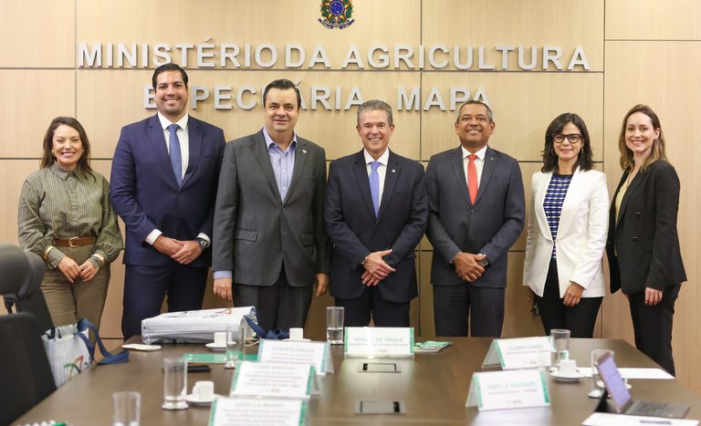 Ministro André de Paula recebe presidente da Abiec no Mapa