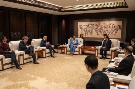 Em Pequim, Margareth Menezes se reúne com ministro da Cultura da China