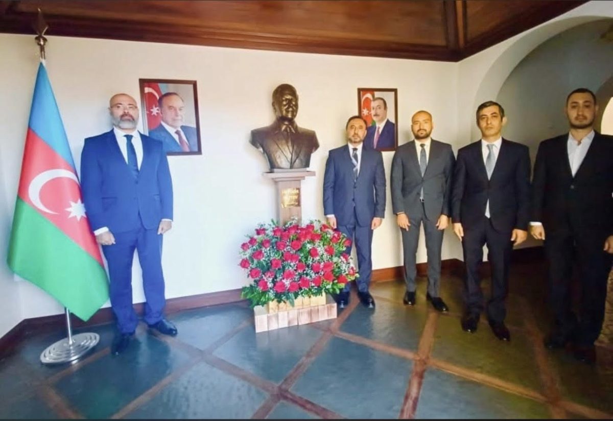Embaixada do Azerbaijão no Brasil homenageia os 103 anos de nascimento de Heydar Aliyev
