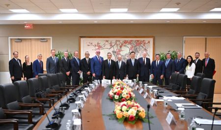 China pronta para trabalhar com EUA para promover relacionamento construtivo de estabilidade estratégica, diz chanceler chinês