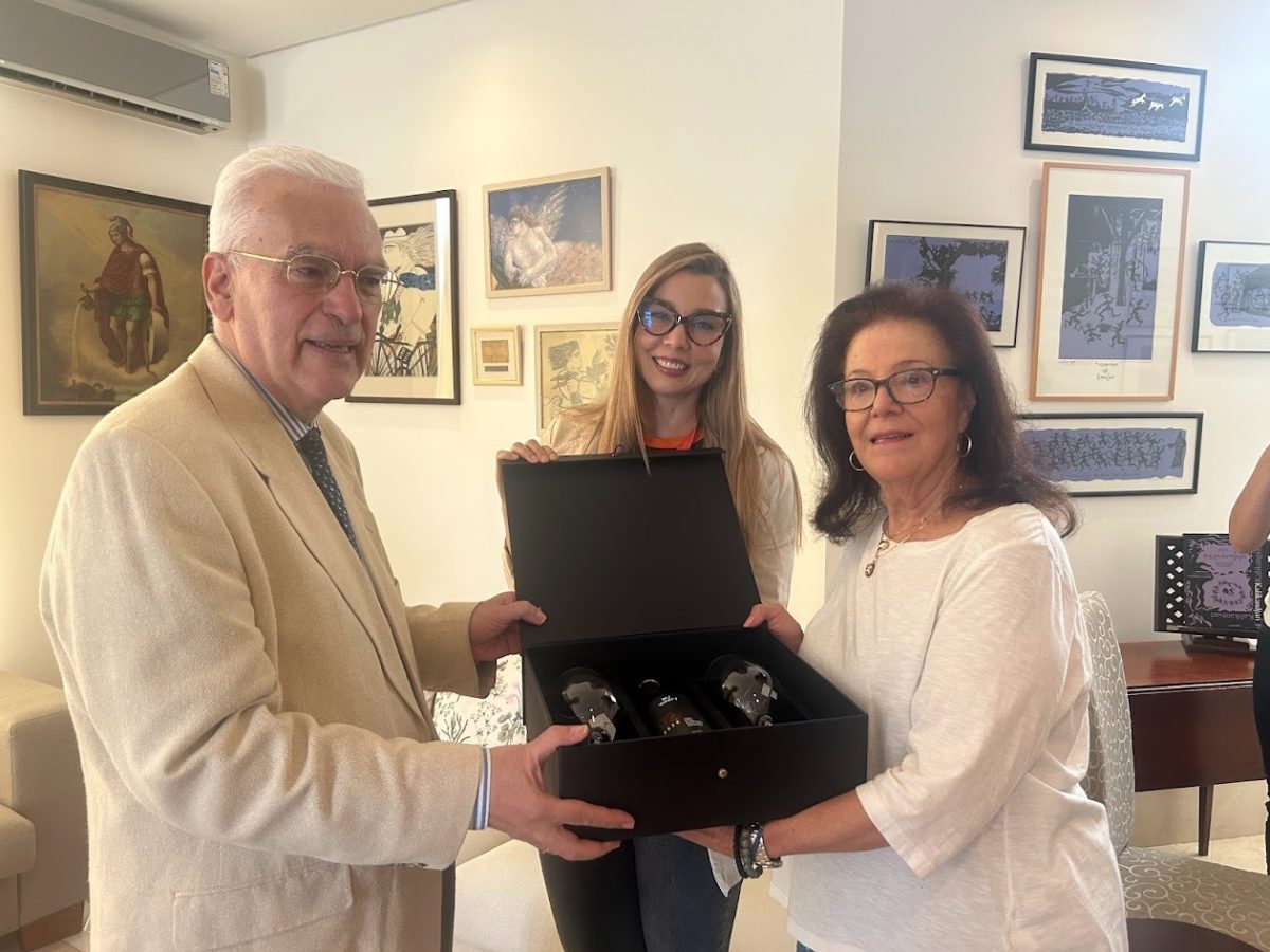 Estudantes do Senac Idiomas Goiás realizam visita institucional à Embaixada da República de Chipre em Brasília