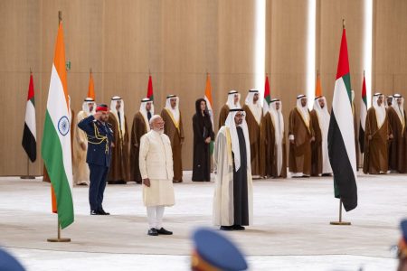 Presidente dos Emirados Árabes Unidos recebe primeiro-ministro da Índia em visita oficial