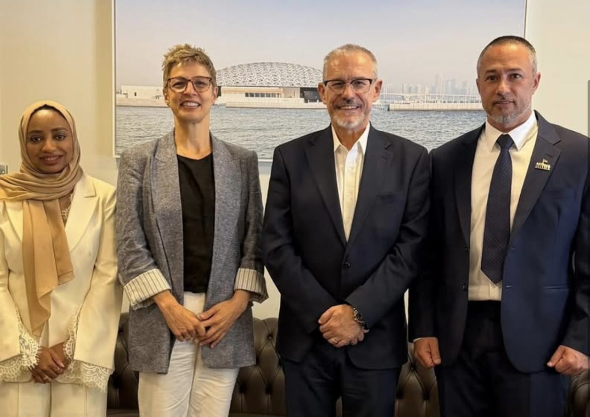 Embaixador dos Emirados Árabes Unidos debate cooperação econômica e investimentos com executivos da DP World Brasil