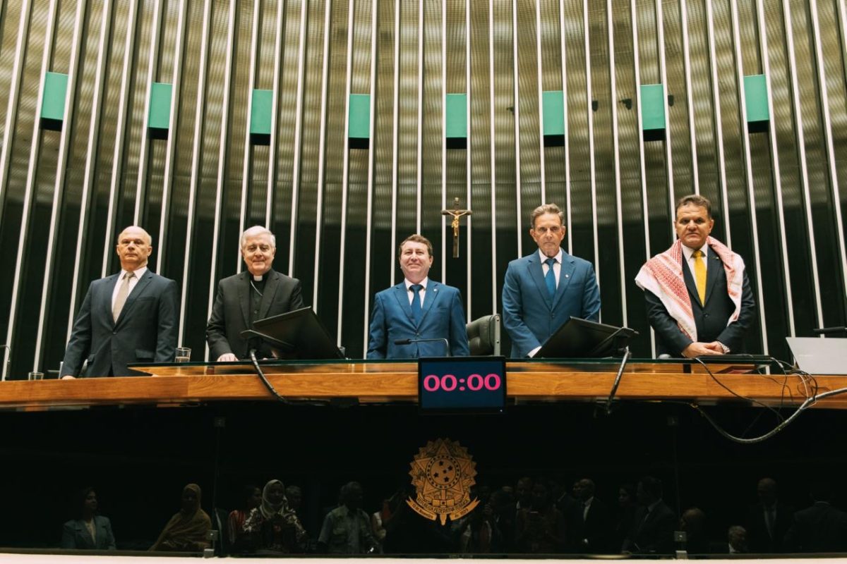 Câmara dos Deputados homenageia os 80 anos da independência da Jordânia em sessão solene marcada por discursos de paz, diplomacia e cooperação