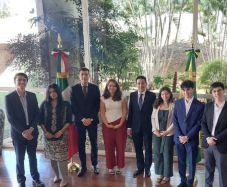 Embaixada do México recebe estudantes da UnB para fortalecer cooperação acadêmica e diplomática