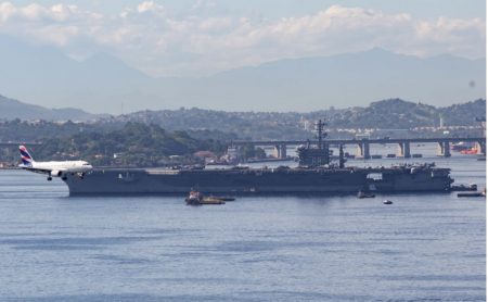 Porta-aviões USS Nimitz chega ao Brasil para fortalecer cooperação naval
