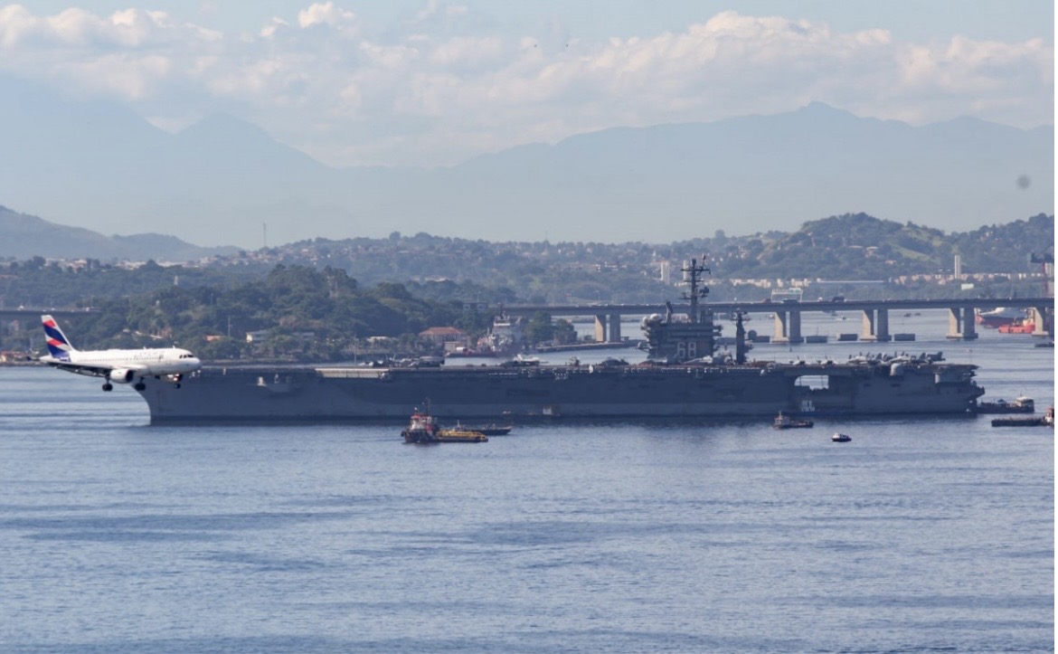 Porta-aviões USS Nimitz chega ao Brasil para fortalecer cooperação naval