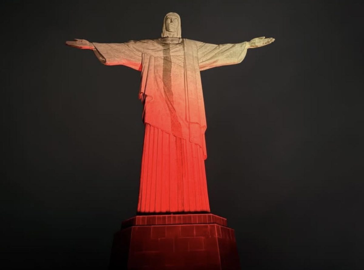 Cristo Redentor é iluminado em homenagem à Data Nacional da Polônia