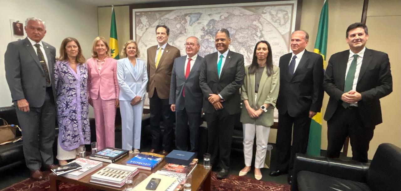CREDN recebe membros da Comissão de Negócios Estrangeiros em diálogo sobre as relações Brasil-Portugal