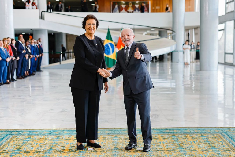 “Brasil acompanha com entusiasmo o novo ciclo de crescimento do Suriname”, declara Lula em visita da presidenta Jennifer Geerlings-Simons