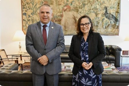 Ministra substituta das Relações Exteriores recebe secretário-geral do Instituto Pan-Americano de Geografia e História