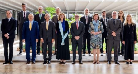 Embaixadora da Alemanha, Bettina Cadenbach, recebe Ordem do Cruzeiro do Sul em despedida do Brasil