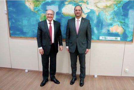 Embaixador do Chile e vice-presidente Geraldo Alckmin discutem fortalecimento da cooperação econômica bilateral
