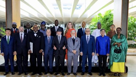 Lula recebe cartas credenciais de 14 embaixadores não residentes e reforça relações diplomáticas com países da África, Ásia, Europa e Caribe
