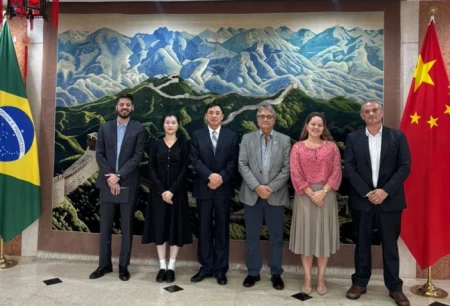 CNA e Embaixada da China discutem relações comerciais