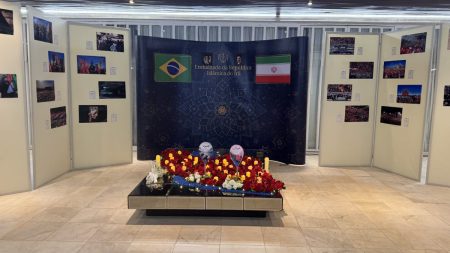 Embaixada do Irã realiza cerimônia em Brasília em homenagem ao aiatolá Ali Khamenei