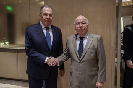 Rússia e Brasil reforçam parceria estratégica durante encontro entre chanceleres na reunião ministerial da ASEAN