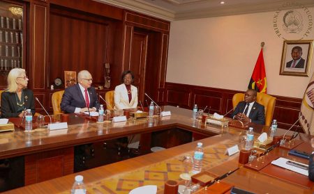 Fachin reforça laços institucionais entre Brasil e Angola em visita ao Parlamento angolano